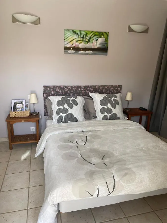 Chambre D'Hotes Les Boutons D'Or Saint-Chamas Bed & Breakfast